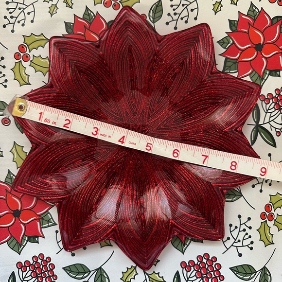 Festive Red Poinsettia Plates - Picture 5 of 8